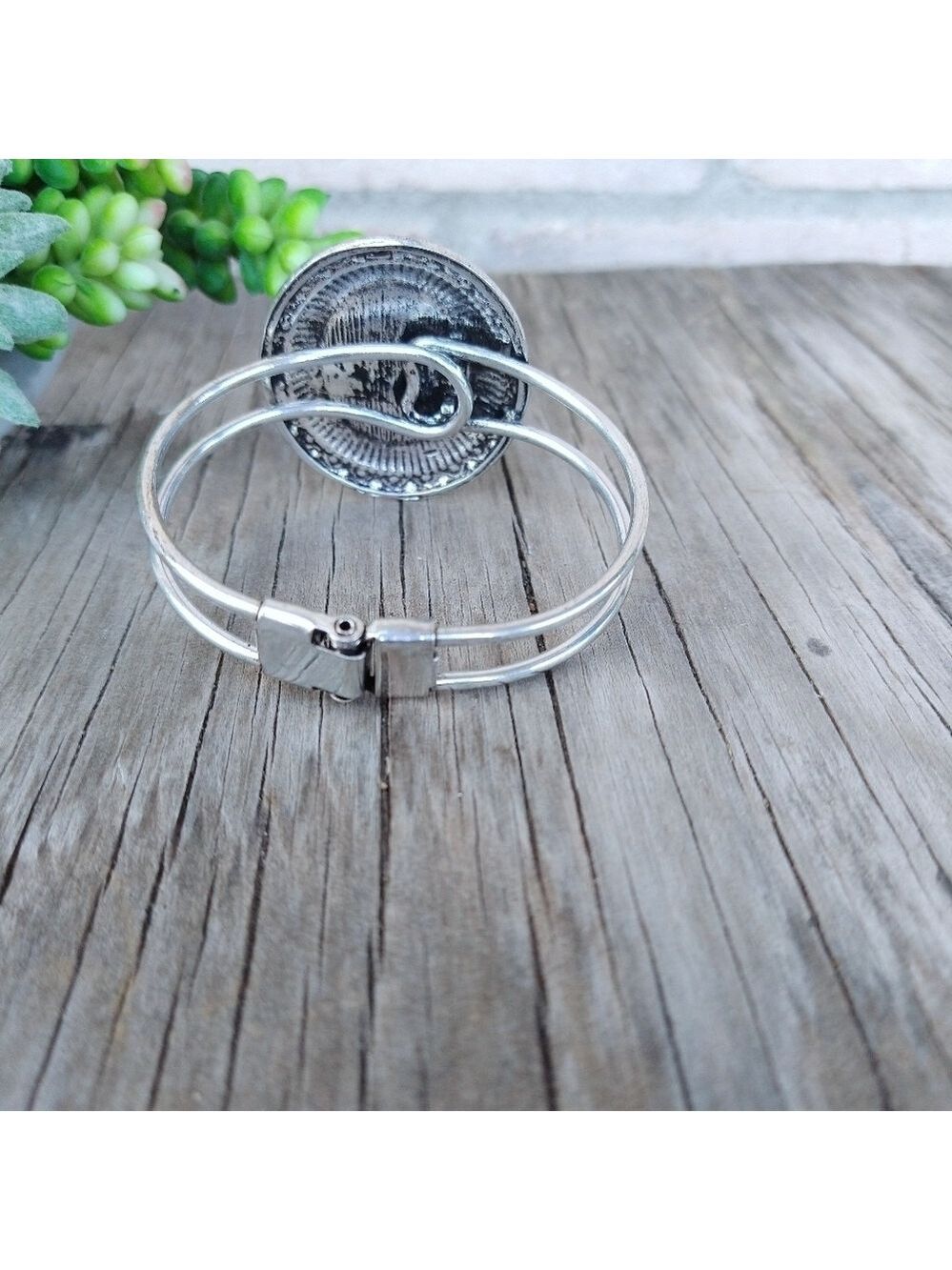 Western Style Turquoise Bangle Cuff Bracelet - Picture 6 of 6